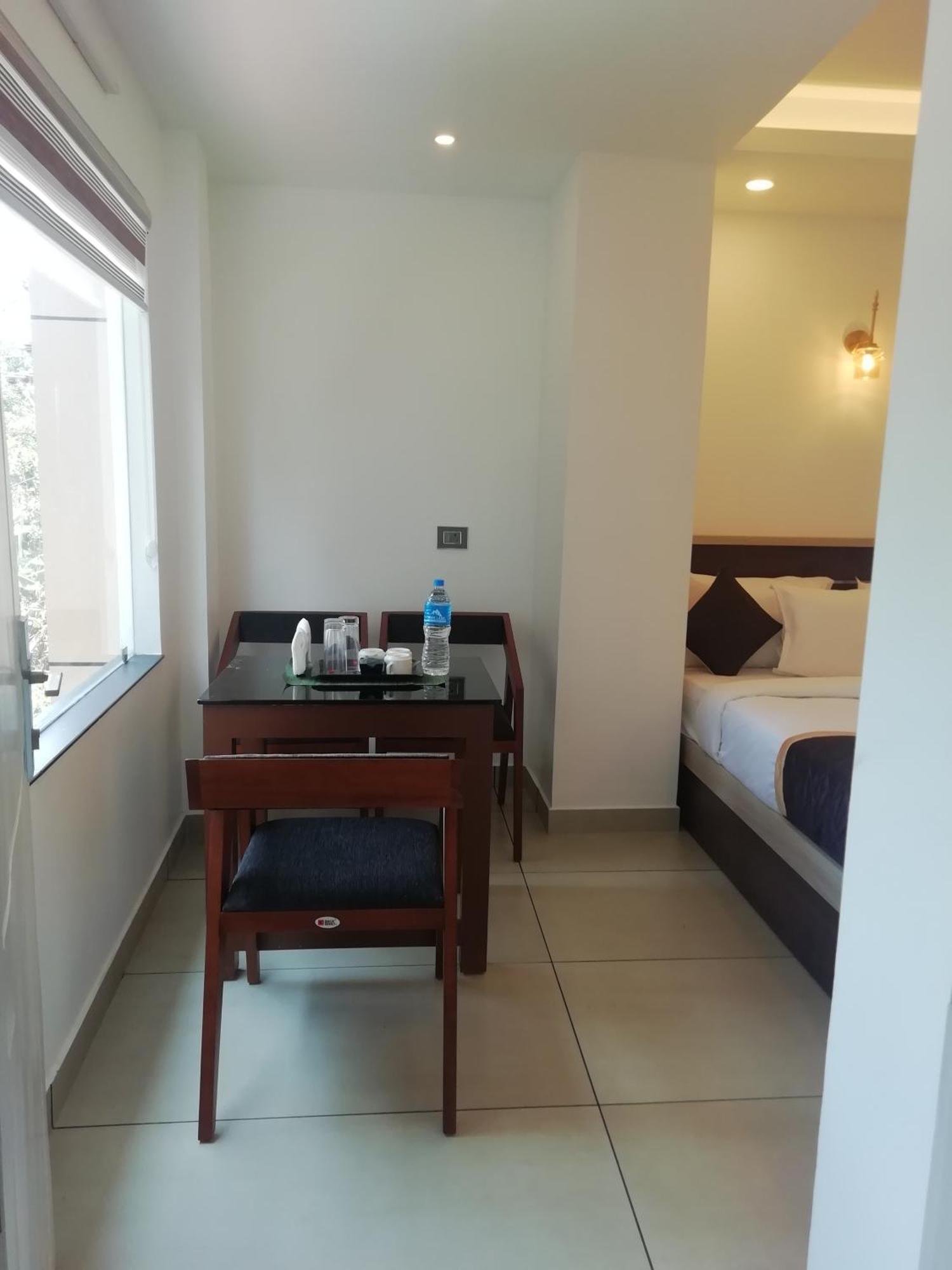 Paul Residency Hotell Nedumbassery Exteriör bild