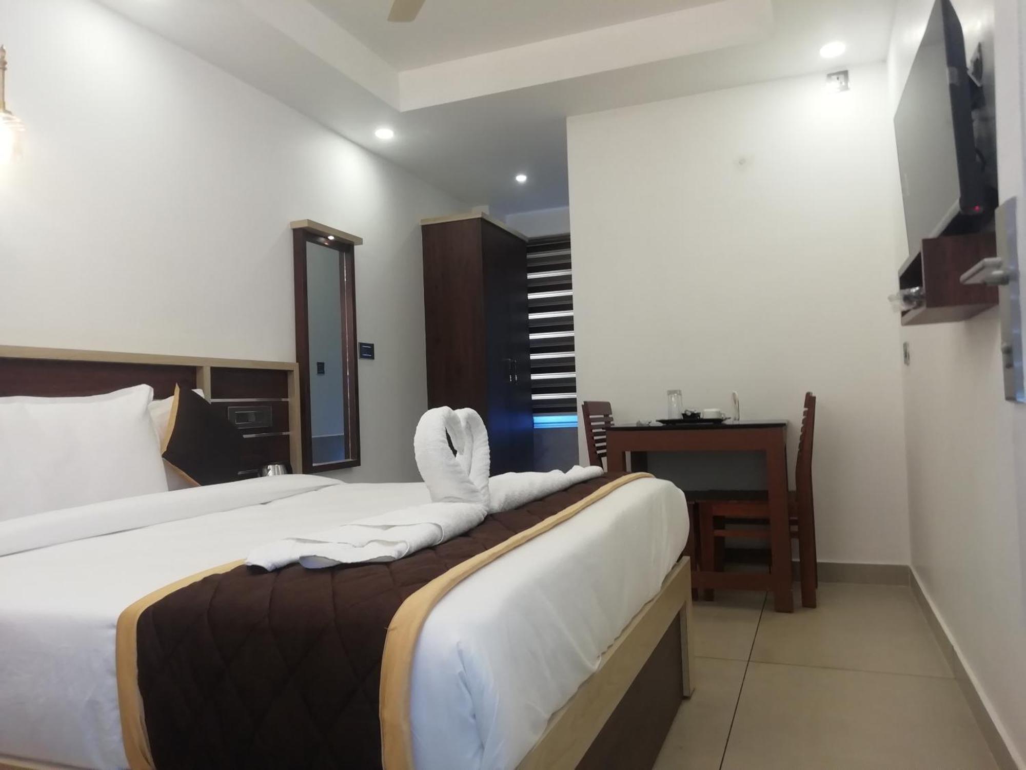 Paul Residency Hotell Nedumbassery Exteriör bild